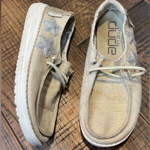 Hey Dude Gold Star Girls size 1-2Y